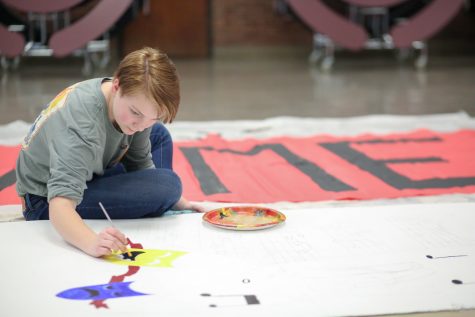 Sydney Anderson works on the set for FAME.  Photograph by John Fitts
