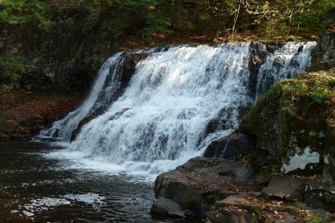 The falls is the highlight of Wadsworth Falls State Park. Jllm06/wikimedia
